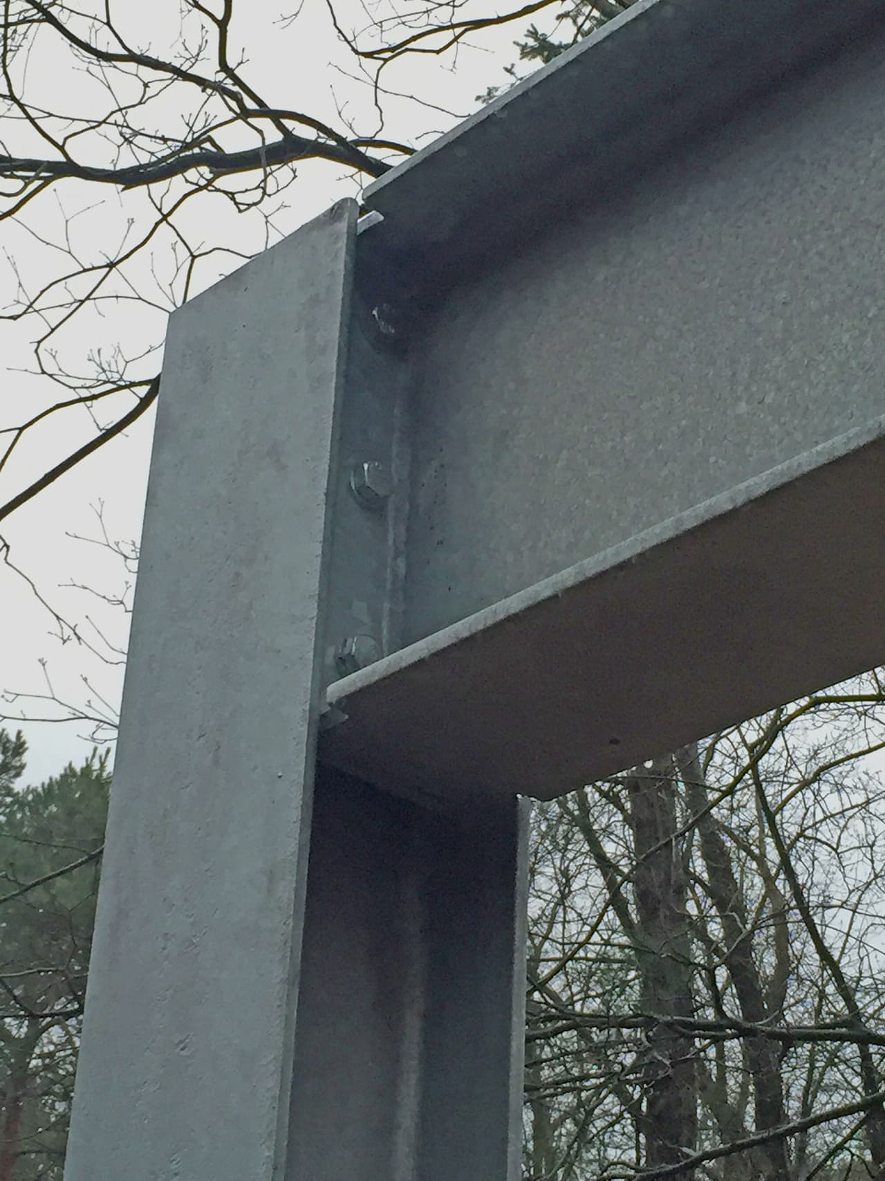Detail van de verbinding tussen stalen kolom en ligger
